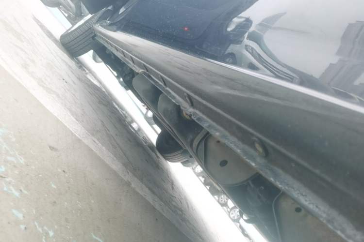 Used JAC Refine M3 2022 PLUS 1.8L 7-seater Standard Model Left Side Sill