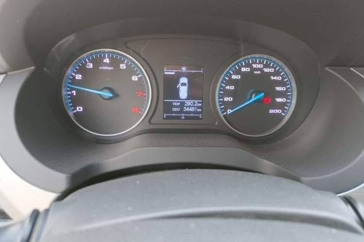 Used JAC Refine M3 2022 PLUS 1.8L 7-seater Standard Model Odometer Close Up