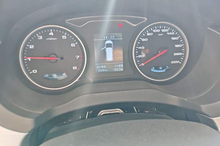 Used JAC Refine M3 2022 1.8L 7-seat Standard Edition Odometer Close Up
