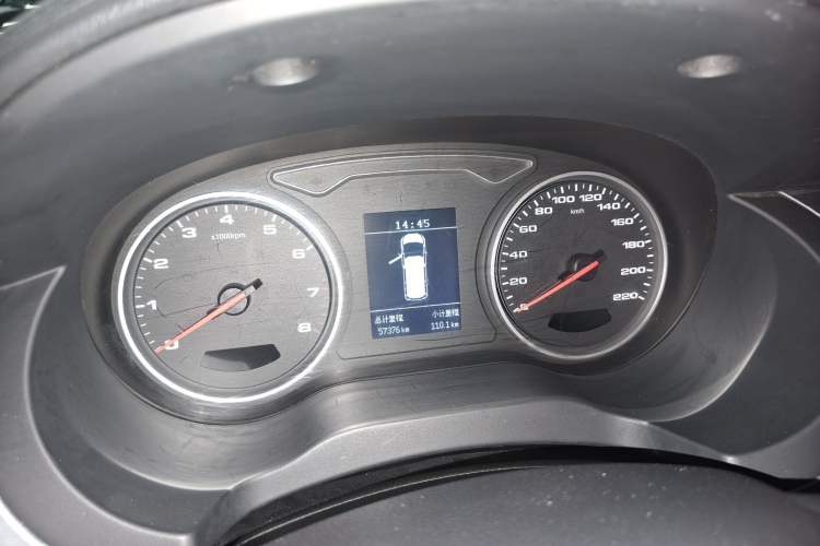 Used JAC Refine M3 2022 1.5T 7-Seater Standard Edition Odometer Close Up