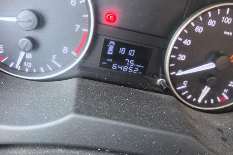 Used JAC Refine M3 2022 1.8L 7-seat Standard Edition Odometer Close Up