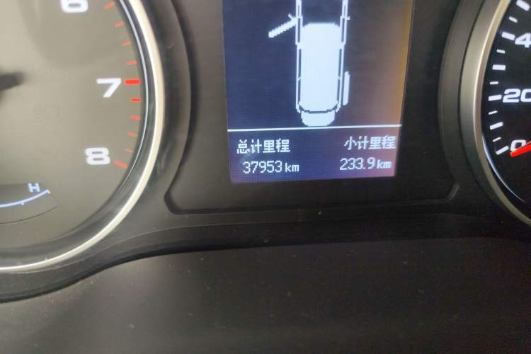 Used JAC Refine M3 2022 PLUS 1.8L 7-seater Standard Model Odometer Close Up