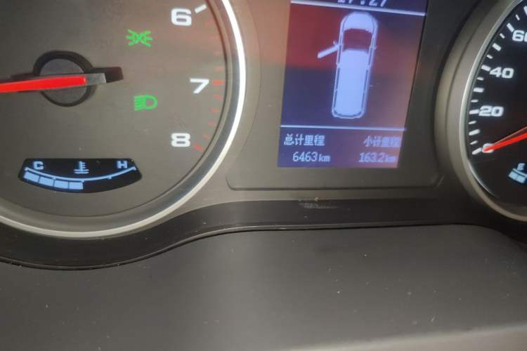 Used JAC Refine M3 2022 PLUS 1.5T 7-Seater Standard Model Odometer Close Up