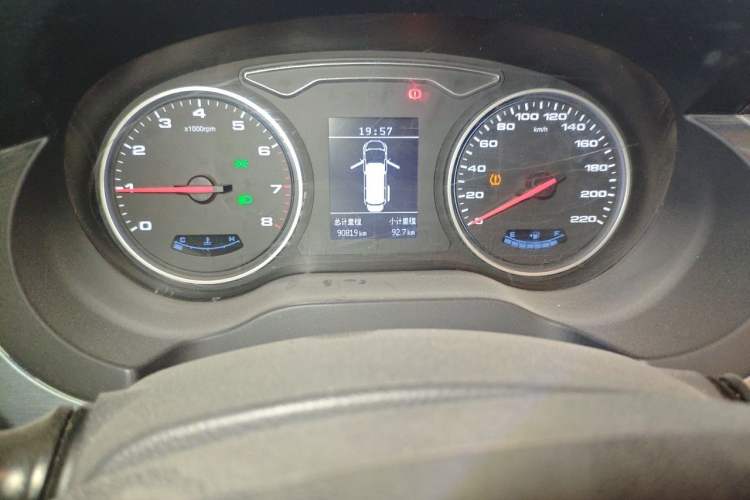 Used JAC Refine M3 2022 PLUS 1.8L 7-seater Standard Model Odometer Close Up