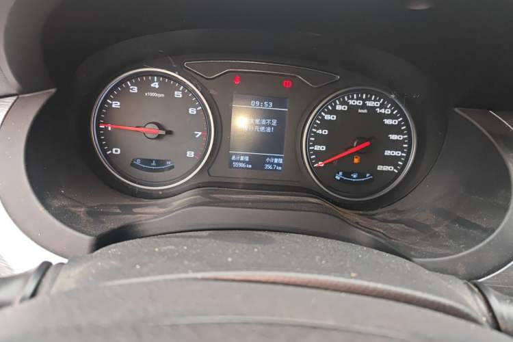 Used JAC Refine M3 2022 PLUS 1.8L 7-seater Standard Model Odometer Close Up