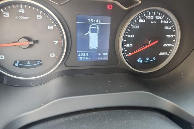 Used JAC Refine M3 2022 PLUS 1.5T 7-Seater Standard Model Odometer Close Up