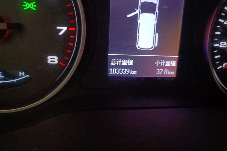 Used JAC Refine M3 2022 PLUS 1.5T 7-Seater Standard Model Odometer Close Up