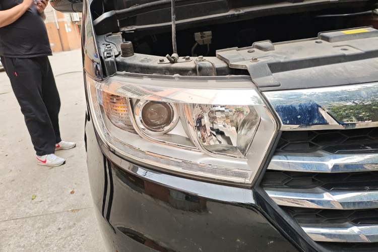 Used JAC Refine M3 2022 PLUS 1.5T 7-Seater Standard Model Right Front Headlight