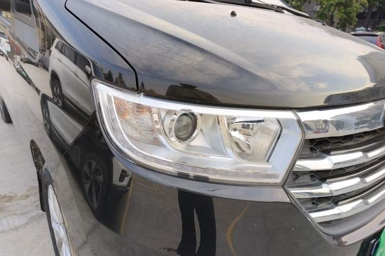 Used JAC Refine M3 2022 PLUS 1.8L 7-seater Standard Model Right Front Headlight