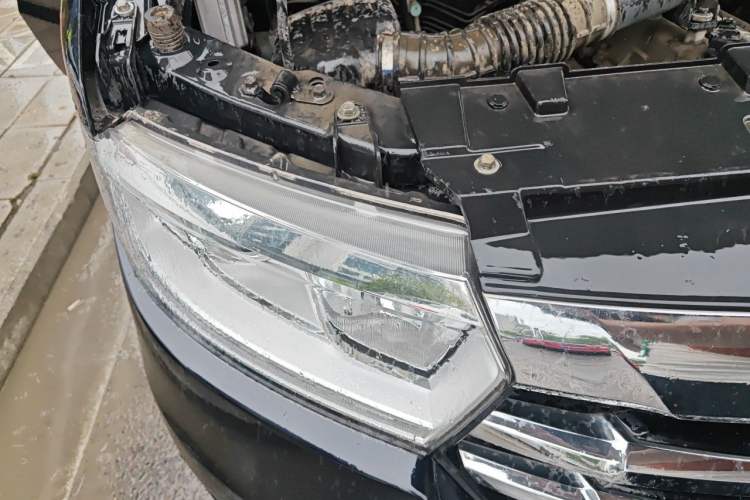Used JAC Refine M3 2022 PLUS 1.8L 7-seater Standard Model Right Front Headlight