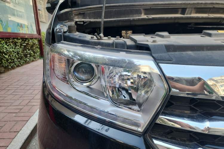 Used JAC Refine M3 2022 PLUS 1.5T 7-Seater Standard Model Right Front Headlight