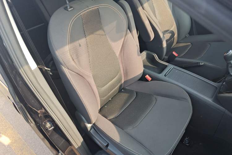 Used JAC Refine M3 2022 PLUS 1.8L 7-seater Standard Model Right Front Seat