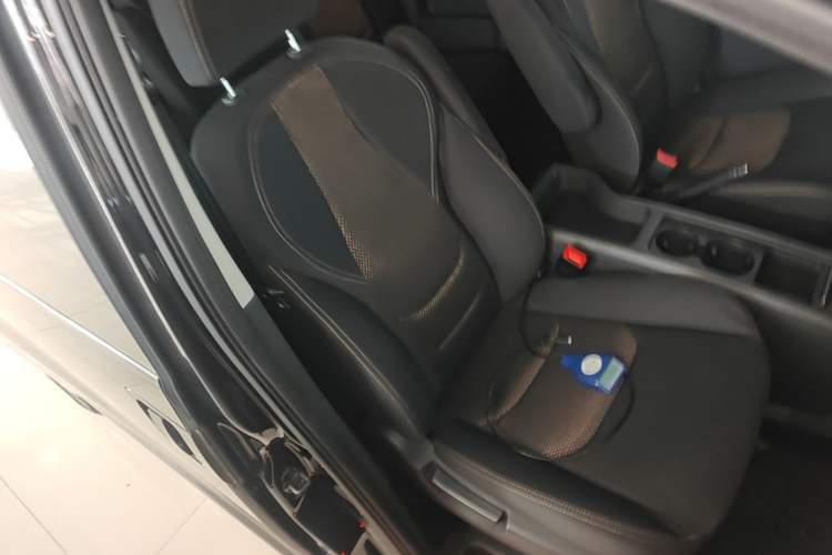 Used JAC Refine M3 2022 PLUS 1.5T 7-Seater Standard Model Right Front Seat