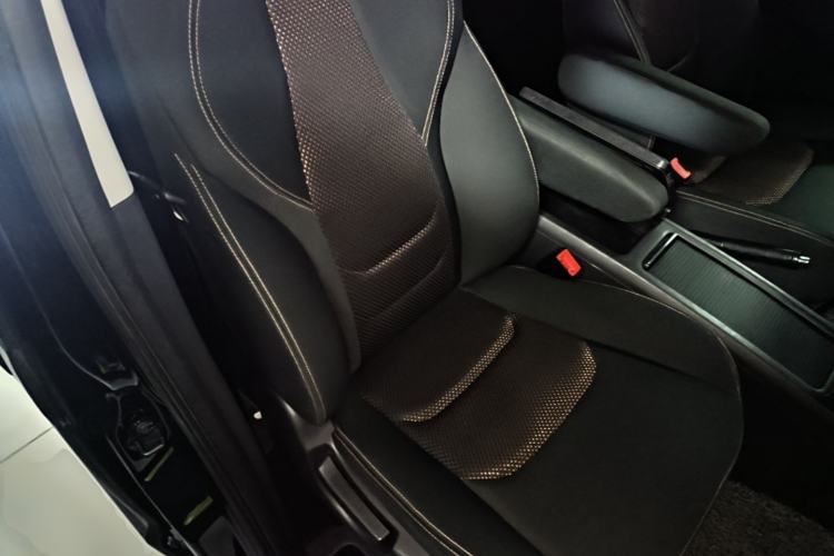 Used JAC Refine M3 2022 PLUS 1.8L 7-seater Standard Model Right Front Seat