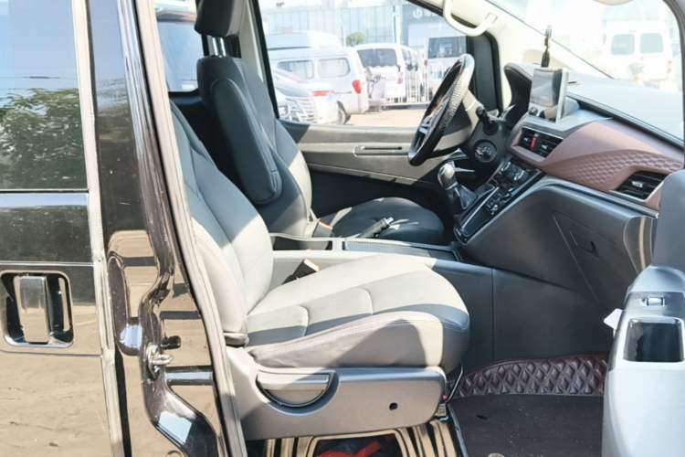 Used JAC Refine M3 2022 PLUS 1.8L 7-seater Standard Model Right Front Seat