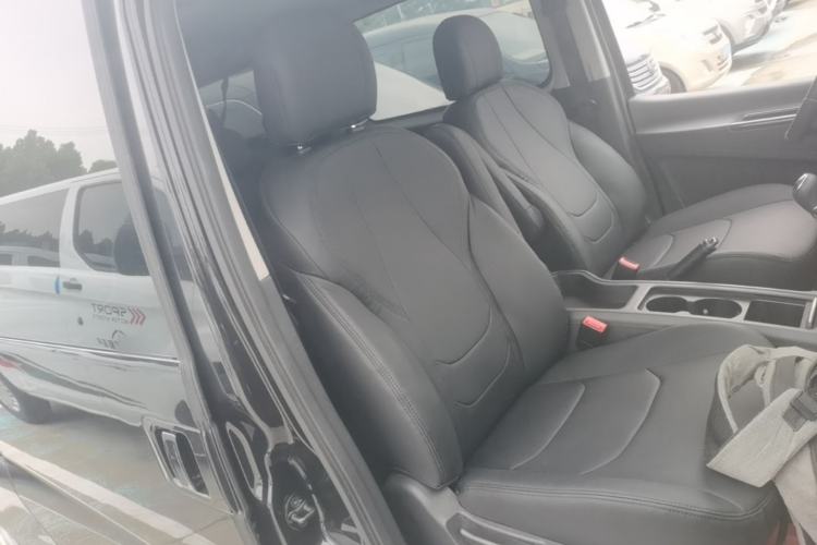 Used JAC Refine M3 2022 PLUS 1.8L 7-seater Standard Model Right Front Seat