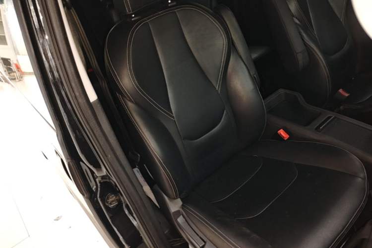 Used JAC Refine M3 2022 1.8L 7-seat Standard Edition Right Front Seat