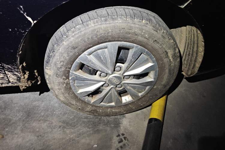 Used JAC Refine M3 2022 1.5T 7-Seater Standard Edition Right Front Wheel Hub