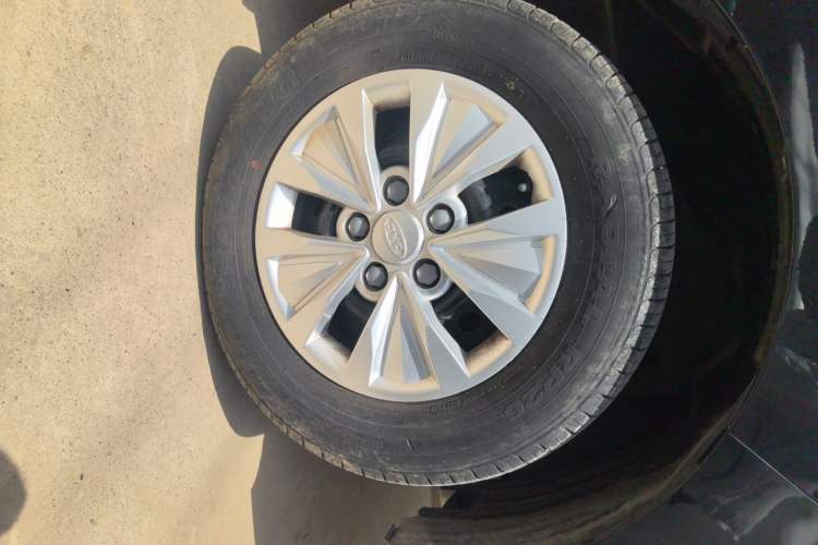 Used JAC Refine M3 2022 1.5T 7-Seater Standard Edition Right Front Wheel Hub