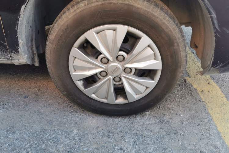 Used JAC Refine M3 2022 1.8L 7-seat Standard Edition Right Front Wheel Hub