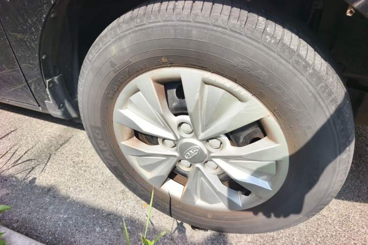 Used JAC Refine M3 2022 1.5T 7-Seater Standard Edition Right Front Wheel Hub