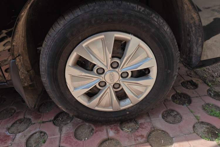 Used JAC Refine M3 2022 PLUS IKEA Edition 1.8L Comfort Version Right Front Wheel Hub