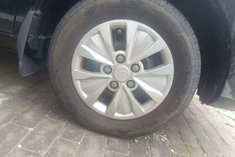 Used JAC Refine M3 2022 PLUS IKEA Edition 1.8L Comfort Version Right Front Wheel Hub