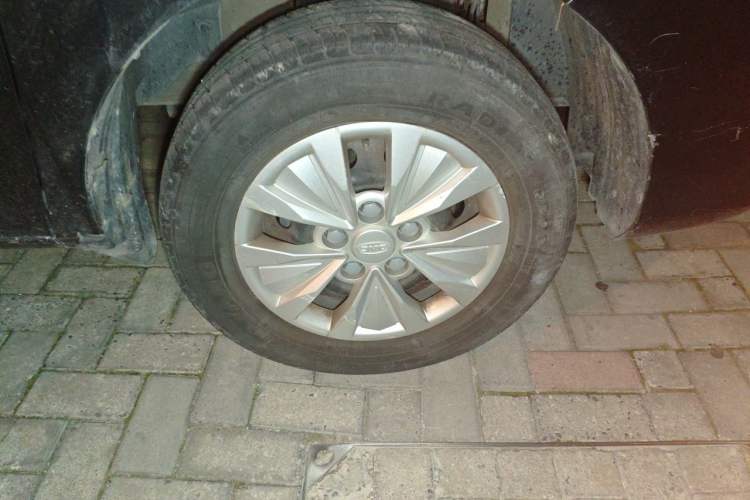 Used JAC Refine M3 2022 PLUS 1.8L 7-seater Standard Model Right Front Wheel Hub