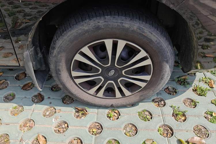 Used JAC Refine M3 2022 PLUS 1.5T 7-Seater Standard Model Right Front Wheel Hub