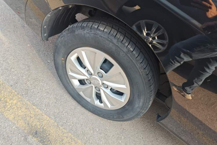Used JAC Refine M3 2022 PLUS 1.8L 7-seater Standard Model Right Rear Wheel Hub