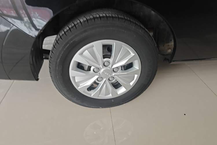 Used JAC Refine M3 2022 PLUS 1.5T 7-Seater Standard Model Right Rear Wheel Hub