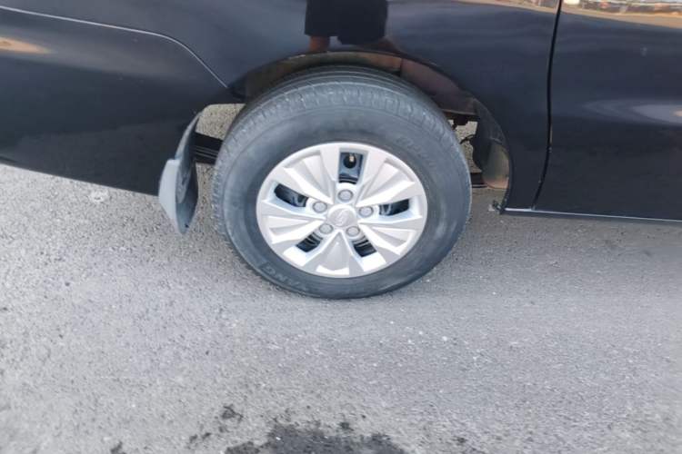 Used JAC Refine M3 2022 1.5T 7-Seater Standard Edition Right Rear Wheel Hub