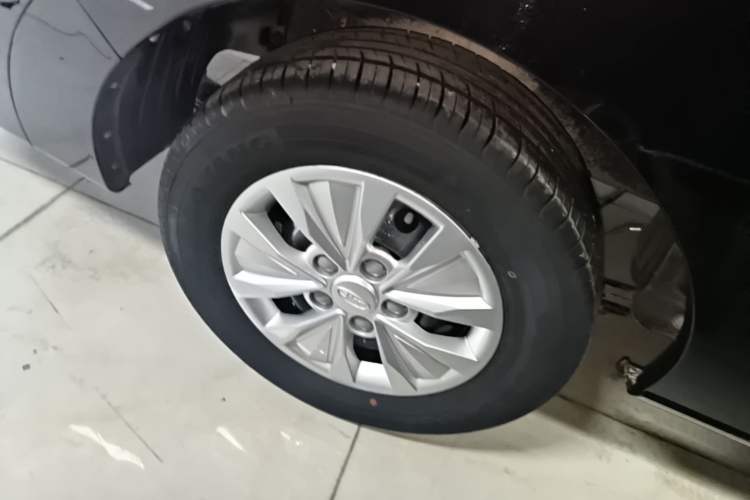 Used JAC Refine M3 2022 PLUS 1.8L 7-seater Standard Model Right Rear Wheel Hub