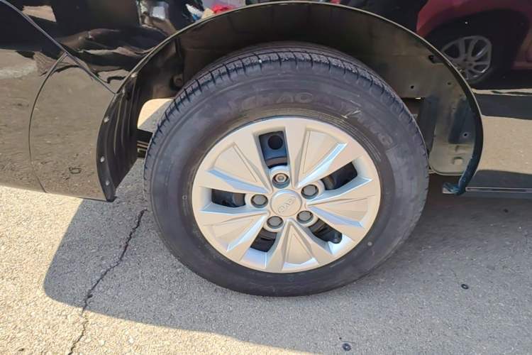 Used JAC Refine M3 2022 PLUS 1.8L 7-seater Standard Model Right Rear Wheel Hub