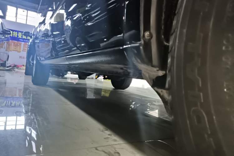 Used JAC Refine M3 2022 PLUS 1.8L 7-seater Standard Model Right Side Sill