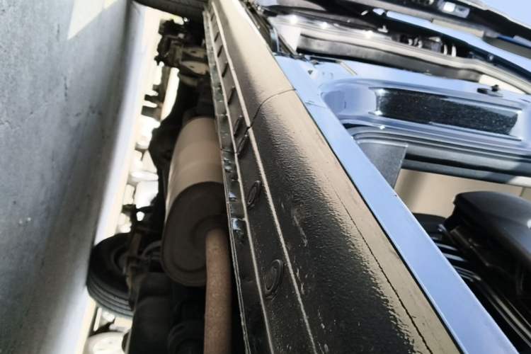 Used JAC Refine M3 2022 PLUS 1.8L 7-seater Standard Model Right Side Sill