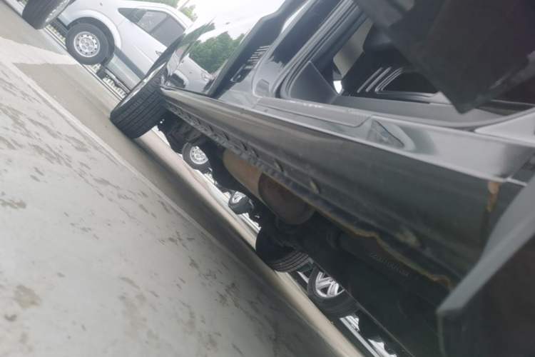 Used JAC Refine M3 2022 PLUS 1.8L 7-seater Standard Model Right Side Sill