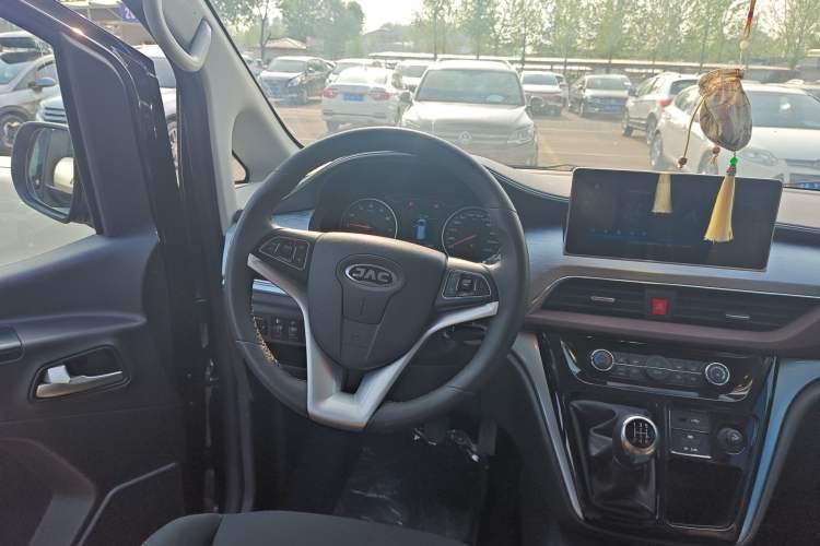 Used JAC Refine M3 2022 PLUS 1.8L 7-seater Standard Model Steering Wheel