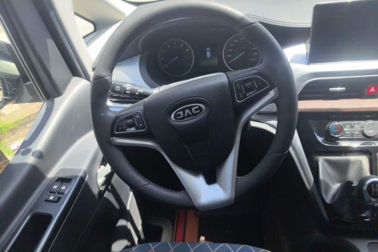 Used JAC Refine M3 2022 1.5T 7-Seater Standard Edition Steering Wheel