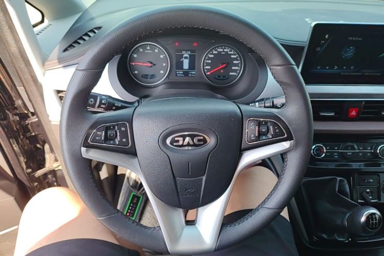Used JAC Refine M3 2022 PLUS 1.8L 7-seater Standard Model Steering Wheel