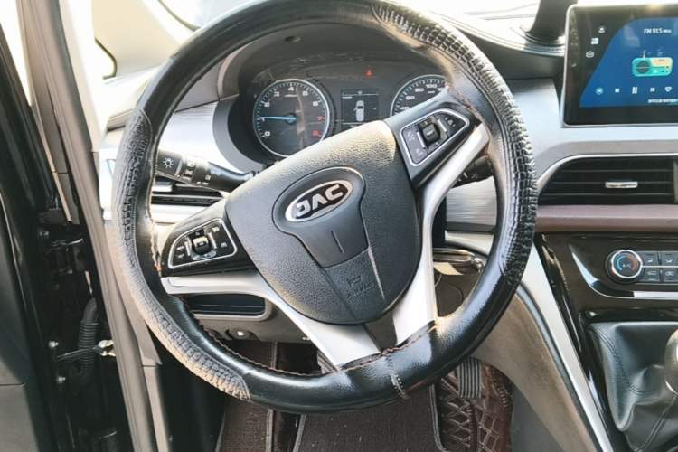 Used JAC Refine M3 2022 PLUS 1.8L 7-seater Standard Model Steering Wheel