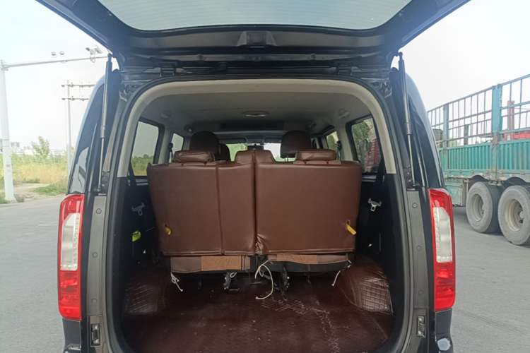 Used JAC Refine M3 2022 PLUS 1.5T 7-Seater Standard Model Trunk