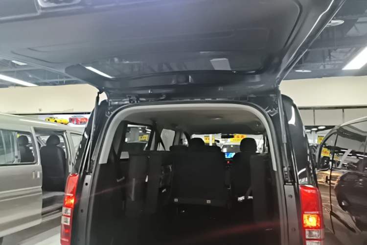 Used JAC Refine M3 2022 PLUS 1.8L 7-seater Standard Model Trunk