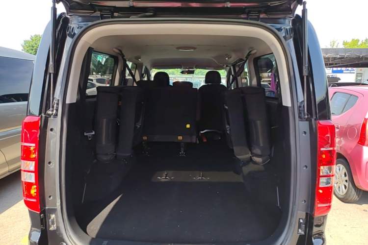 Used JAC Refine M3 2022 PLUS 1.8L 7-seater Standard Model Trunk