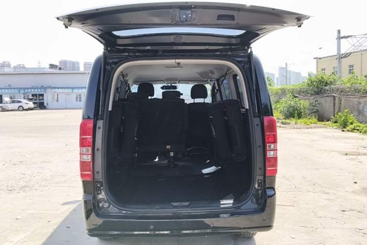 Used JAC Refine M3 2022 PLUS 1.8L 7-seater Standard Model Trunk