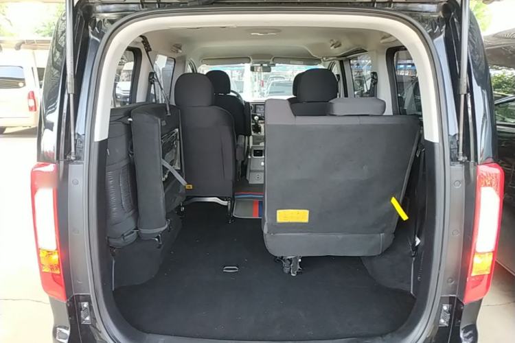 Used JAC Refine M3 2022 1.8L 7-seat Standard Edition Trunk