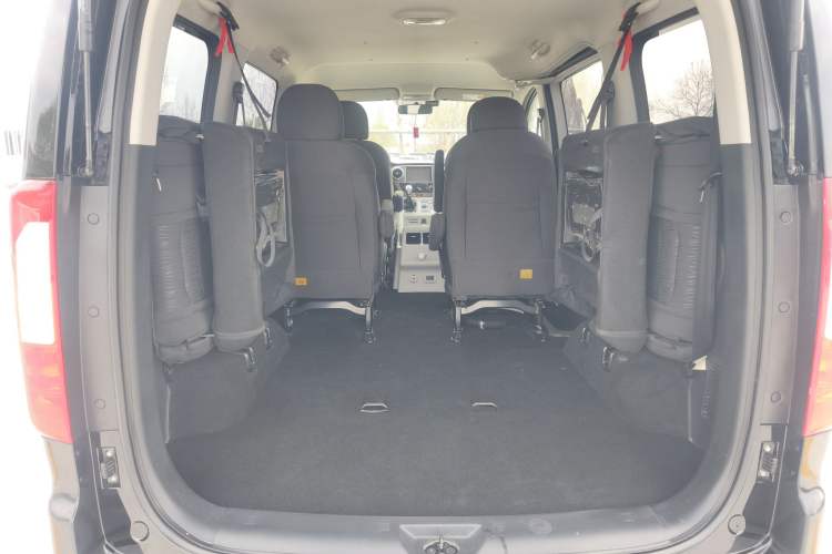 Used JAC Refine M3 2022 1.8L 7-seat Standard Edition Trunk