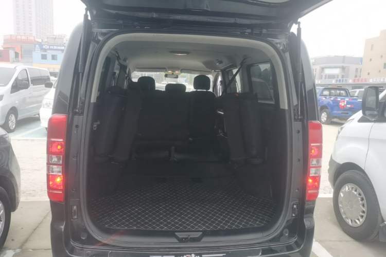 Used JAC Refine M3 2022 PLUS 1.8L 7-seater Standard Model Trunk