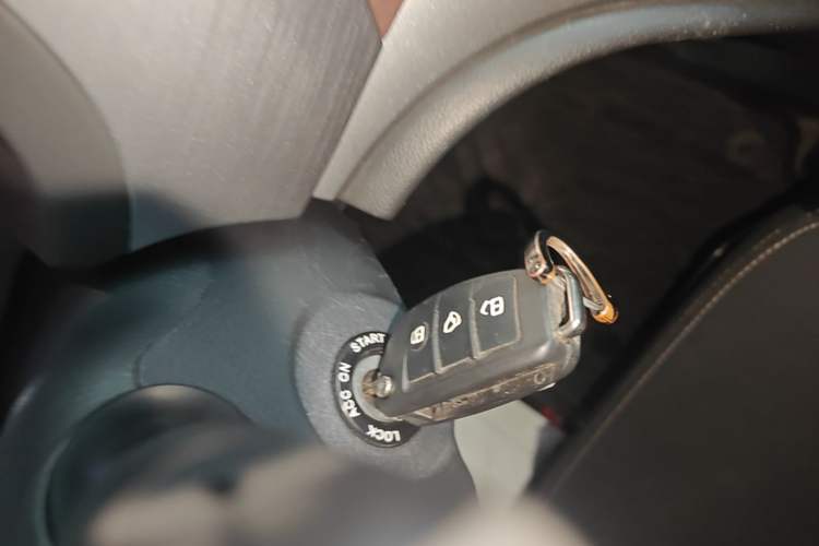 Used JAC Refine M3 2022 PLUS 1.5T 7-Seater Standard Model Vehicle Key