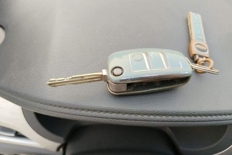 Used JAC Refine M3 2022 PLUS 1.8L 7-seater Standard Model Vehicle Key